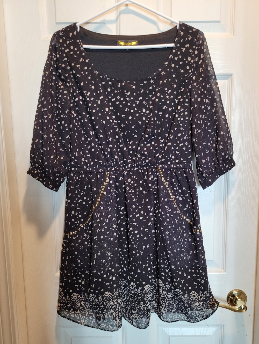 AngelEye London Black Floral Scoop Neck Dress with Pocket Detail (LG)